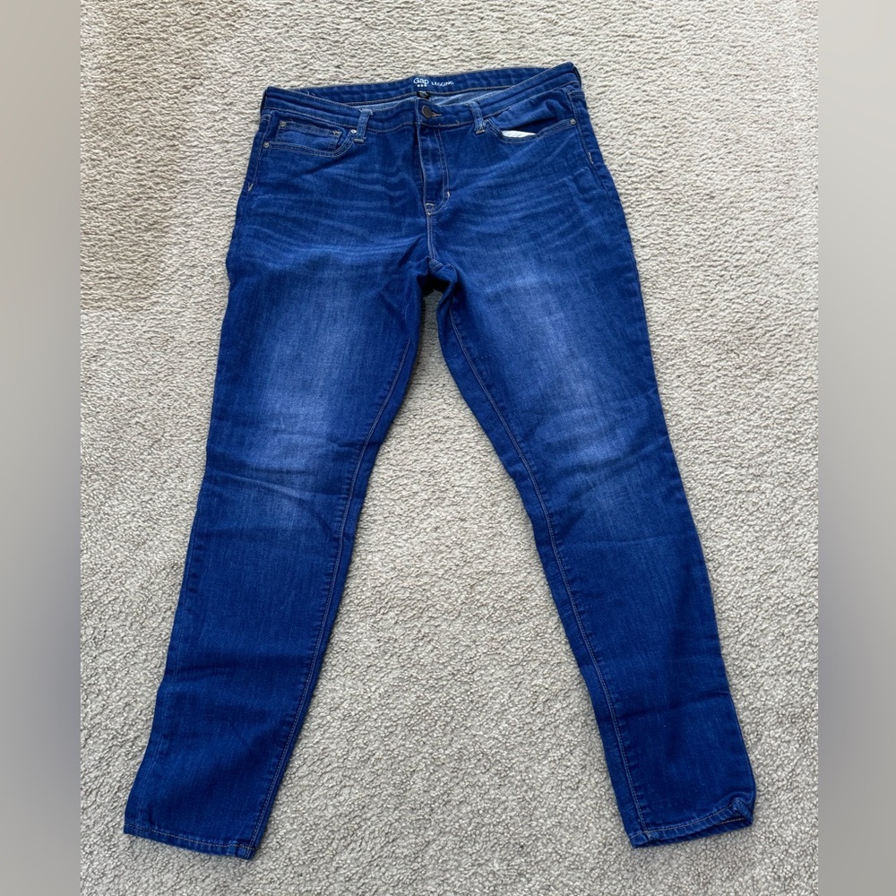 GAP Ladies denim legging blue in color size 14/32R